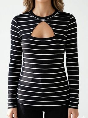 Guess Striped Cutout Top – M | Y2K Revival | Street‑Chic Minimalism |